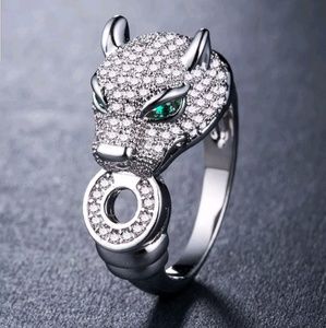 Cz 925 emerald leopard ring!!